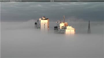 Dichter Nebel über Bremerhaven sorgte am Sonntagmorgen auch für geringe Sichtwei...