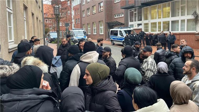 Nach Mord im Hafen: Aggressive Stimmung zum Auftakt des Clan-Prozesses in Stade