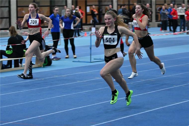 Nordenhamerin ist Hallen-Landesmeistern im 60-Meter-Lauf Die 15-jährige Jule Wachtendorf (vorn) vom SV Nordenham wurde in Hannover zum dritten Mal in Folge Hallenmeisterin der Leichtathletik-Verbände Niedersachsen und Bremen über 60 Meter.