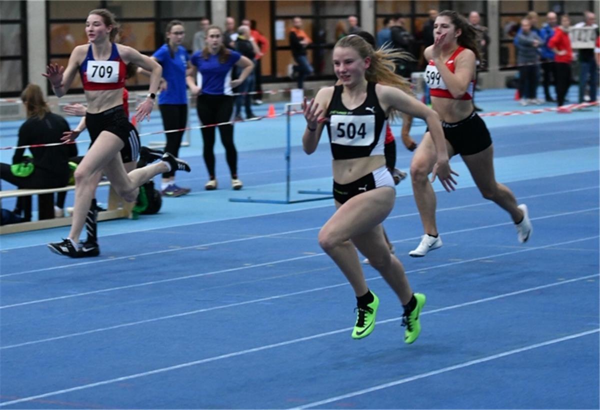 Die 15-jährige Jule Wachtendorf (vorn) vom SV Nordenham wurde 2019 norddeutsche Meisterin im 100-Meter-Lauf und holte einige Hallen-Landestitel.