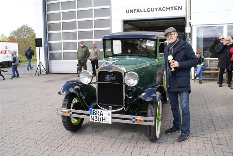 RCN-Oldtimertage sind großer Erfolg - trotz des Wetters Die 17. RCN-Oldtimertage im Gewerbegebiet Debstedt waren trotz des Wetters ein voller Erfolg.