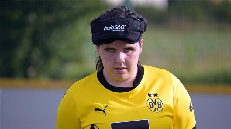 Fan-Jubel verboten: Blindenfußball kämpft um Aufmerksamkeit Die 19-jährige Alisa Rudi spielt in der Blindenfußball-Bundesliga für Borussia Dortmund. Für sie ist der Sport ein Ausgleich zum stressigen Alltag.