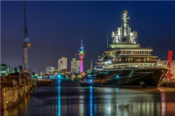 Die 2010 auf der Lloyd Werft erbaute Superyacht &quot;Luna&quot; ist nach einem Eigentümerwechsel ein Jahr lang in Bremerhaven umgebaut worden.