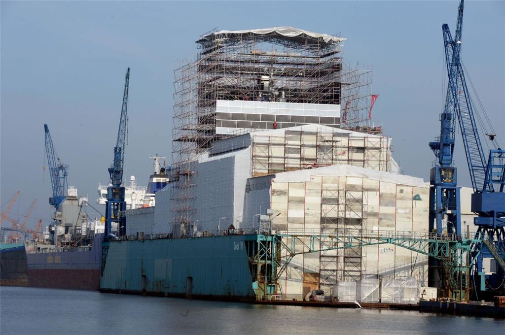 Die 2010 auf der Lloyd Werft erbaute Superyacht &quot;Luna&quot; ist nach einem Eigentümerwechsel ein Jahr lang in Bremerhaven umgebaut worden.