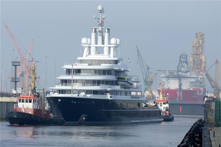 Die 2010 auf der Lloyd Werft erbaute Superyacht "Luna" ist nach einem Eigentümerwechsel ein Jahr lang in Bremerhaven umgebaut worden.
