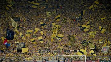 Die 36 Proficlubs der Fußball-Bundesliga und der 2. Bundesliga haben in der vergangenen Spielzeit so viele Tickets verkauft wie nie zuvor. 