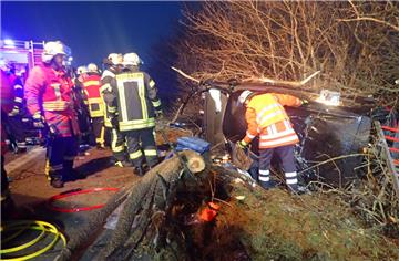Die 37-jährige Cuxhavenerin schleuderte mit ihrem VW in den Seitenraum der A27.
