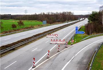 Die A27 ist für den Verkehr gesperrt.