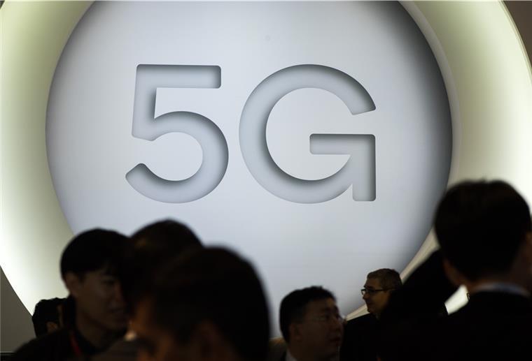 Küste wird Vorreiter bei 5G Die A27, zwischen Bremen und Cuxhaven, wird quasi zur 5G-Teststrecke. Das heißt, hier soll künftig getestet und geforscht werden, was der superschnelle Mobilfunk möglich macht.