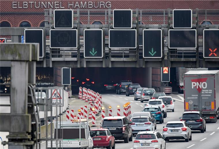 Elbtunnel am Wochenende voll gesperrt Die A7 ist die wichtigste Nord-Süd-Achse.