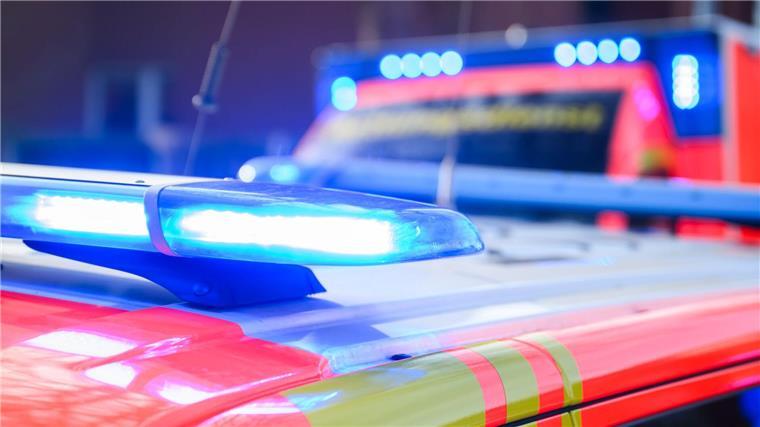 Auto überschlägt sich auf A7 - Frau stirbt Die A7 Richtung Süden war ab Seesen gesperrt. (Symbolbild)