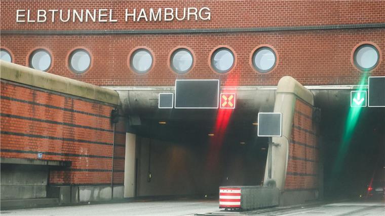 Die A7 und der Elbtunnel sind an diesem Wochenende in Richtung Süden voll gesperrt. (Archivbild)