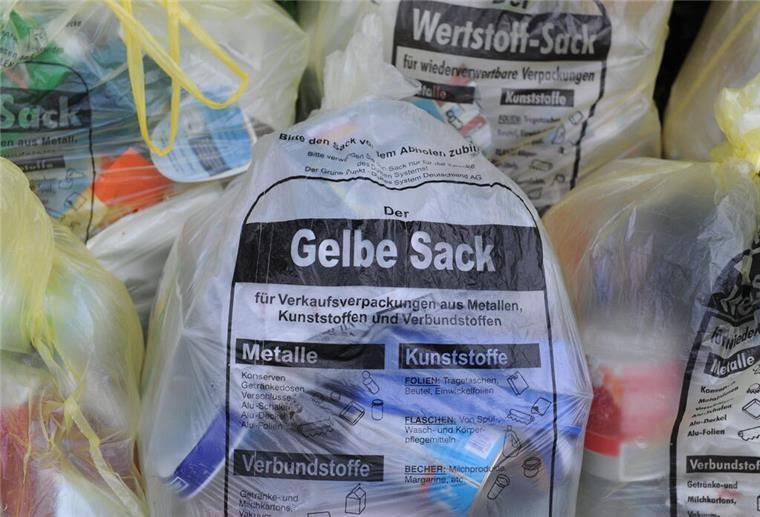 Mehrere gefüllte Gelbe Säcke