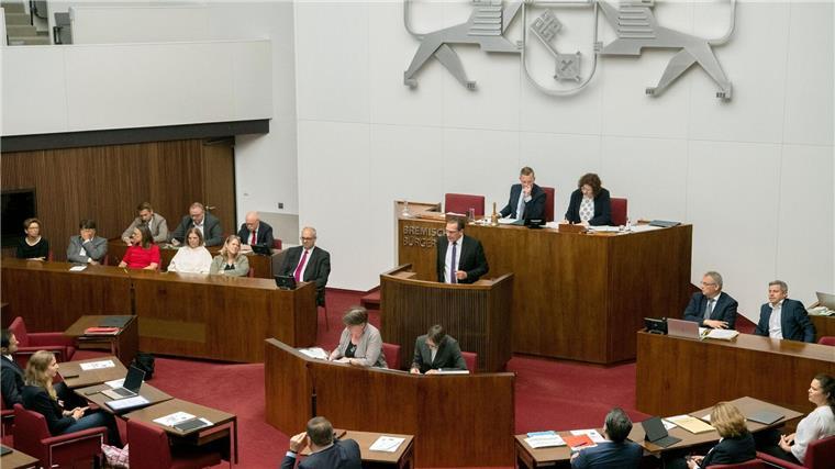 Die Abgeordneten der Bremischen Bürgerschaft nehmen an der konstituierende Sitzung teil.