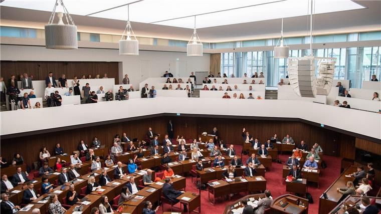 Die Abgeordneten der Bremischen Bürgerschaft nehmen an der konstituierende Sitzung teil.