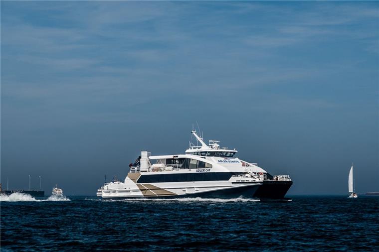 Fährverbindung zwischen Cuxhaven und Sylt wird erweitert Die "Adler Cat" fährt in diesem Jahr noch bis Ende Oktober die Strecke Cuxhaven - Sylt.