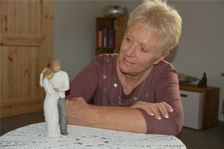 Tiefenentspannte Niederkunft mit Hypnobirthing Die Ärztin und Hypnotherapeutin Monika Babilas unterweist Paare in Hypnobirthing. Die Ankunft des neuen Erdenbürgers gut vorbereitet und ohne Angst gemeinsam mit dem Partnerzu erleben ist das Ziel der Geburtsvorbereitung.