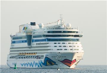 Das Kreuzfahrtschiff "Aidabella" in Fahrt