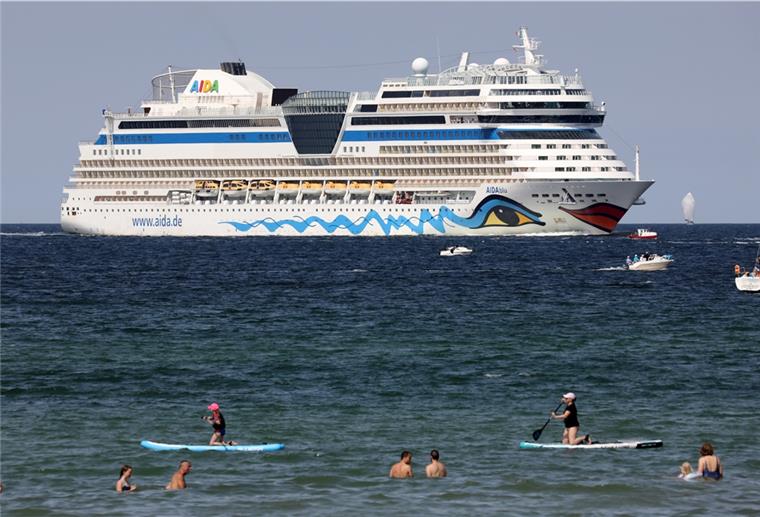 Erstes Aida-Kreuzfahrtschiff wieder auf Tour Die AIDAblu der Reederei Aida Cruises fährt wieder: die erste Kreuzfahrt nach sieben Monaten Pause geht entlang Italiens Westküste.