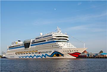 Die „Aidamar“ hat Bremerhaven am Montagabend verlassen und ist offenbar auf dem Weg nach Dänemark. Foto: Aida