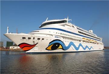 "Aidavita" 2017 beim Ausdocken bei der Bremerhavener Lloyd Werft.