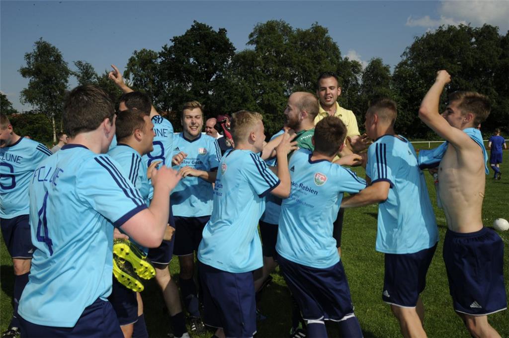 Die Akteure des FC Lune III vollführten nach ihrem Erfolg im Finale um die KSB-P...