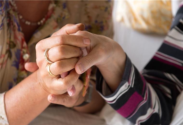 Brake: Corona-Krise erschwert Arbeit des ambulanten Hospizdienstes „Die aktuelle Situation steht im Gegensatz zur Grundüberzeugung der Hospizbewegung, nämlich dass niemand alleine sterben muss, sondern begleitet von Mitmenschen“, erläutert Koordinatorin Monika Spiegelberg.