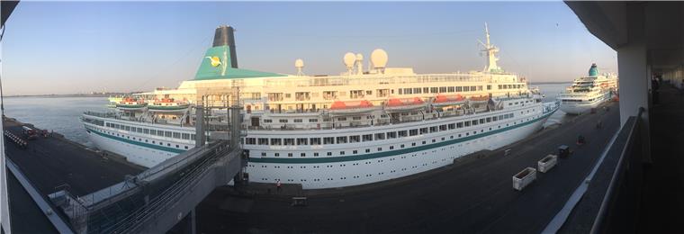 6000 Kreuzfahrt-Passagiere werden am Mittwoch in Bremerhaven abgefertigt Die "Albatros" machte am Mittwoch als zweites Schiff in Bremerhaven fest.