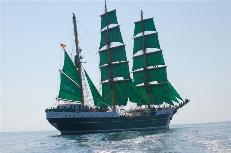 "Alex" läuft mit Vorschiff auf Sandbank Alexander von Humboldt II