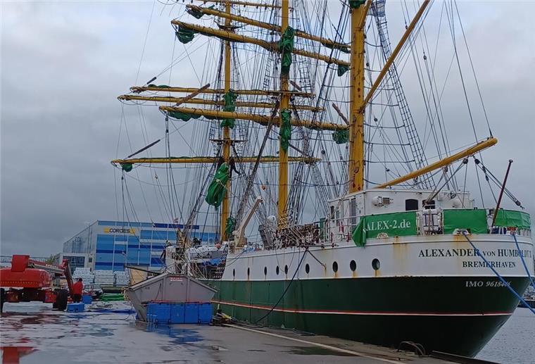 Die „Alex II“ macht sich in Bremerhaven fit für die Sommertörns ALEX II im Labradorhafen