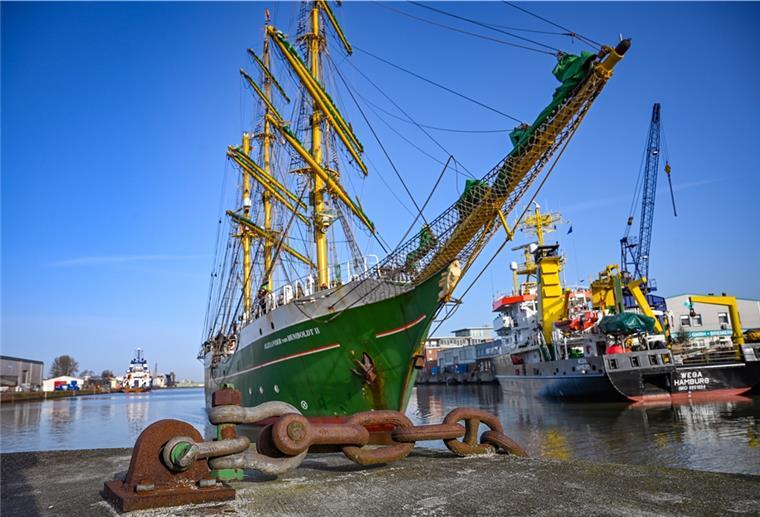 Mini-Lütte-Sail hinter Zäunen - die Entscheidung naht Die „Alexander von Humboldt II“ steht auf der Liste bei der Lütten Sail. Ob und wie das maritime Festival unter Pandemiebedingungen gestaltet werden soll, wird in der kommenden Woche im Magistrat entschieden. Foto: Scheschonka
