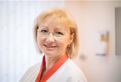 Die Allgemeinmedizinerin Dr. Birgit Lorenz hat kaum noch Schutzkleidung in ihrer Praxis.