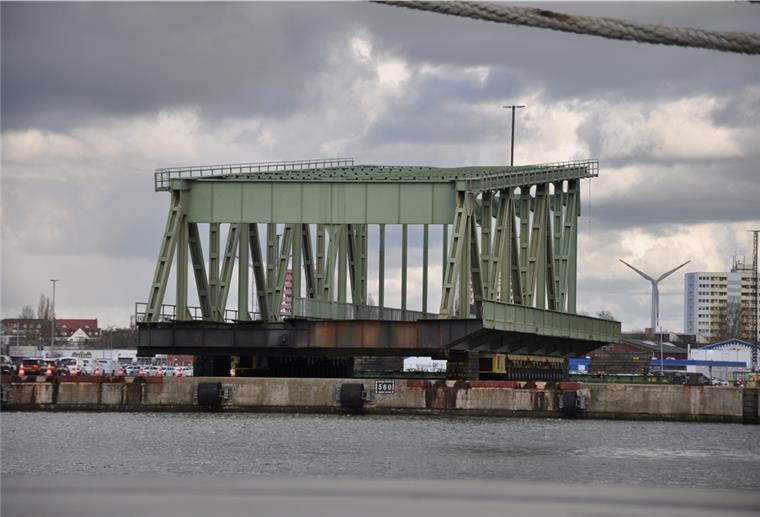 Neue Drehbrücke: 2,25 Millionen Euro Planungsmittel Die alte Drehbrücke liegt derzeit auf der ABC-Halbinsel.