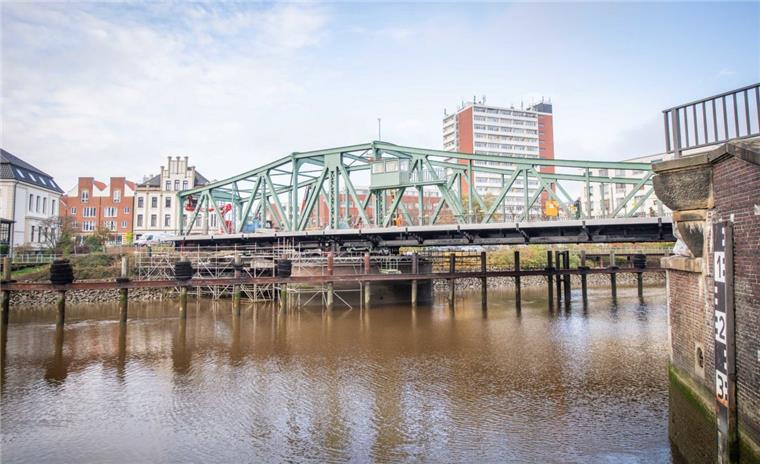 Bremerhaven: Die Alte Geestebrücke ist wieder geöffnet Die Alte Geestebrücke ist seit dem heutigen Montag nach längerer Sanierungszeit wieder für den Verkehr geöffnet.
