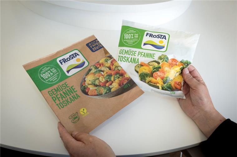 Frosta will Plastik verbannen Umweltverbände sind skeptisch Die alte (rechts) und die neue Beutelverpackung. Ab Anfang 2020 soll sukzessive die braune Papiertüte den weißen Plastikbeutel ersetzen.