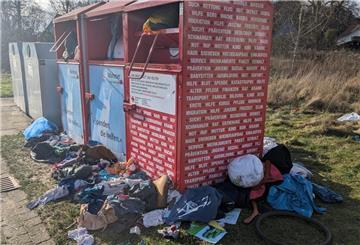 Die Altkleidercontainer in der Kuckuckstraße in Stotel werden aufgrund missbräuchlicher Nutzung entfernt.