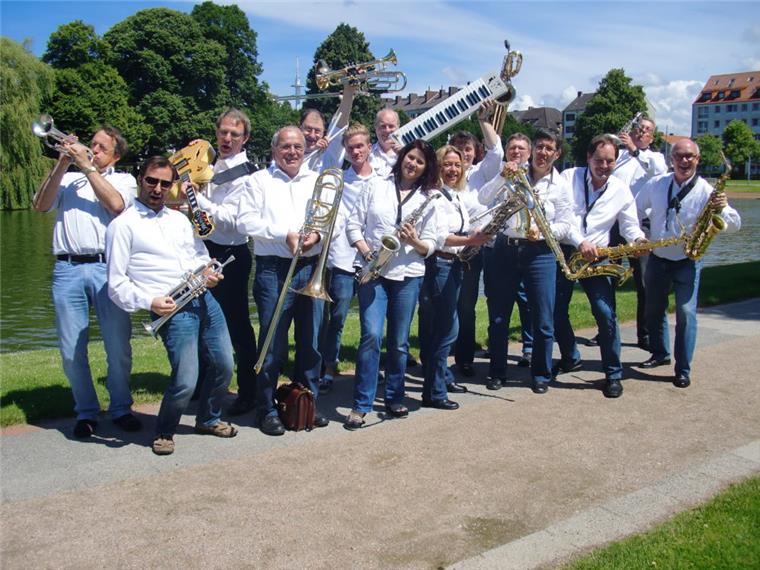 Big Band Bremerhaven wird 50 - Jubiläumskonzert am Samstag Die Amateur-Big Band Bremerhaven präsentiert am Sonntagnachmittag ihr Jubiläumskonzer in der Geschwister-Scholl-Schule.