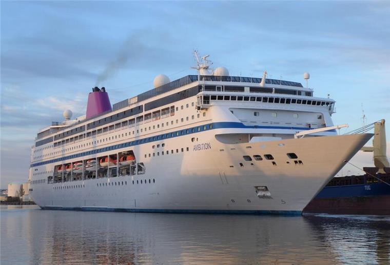 Lloyd Werft möbelt diesen Kreuzliner wieder auf Die „Ambition“ wird in Bremerhaven hübsch gemacht.
