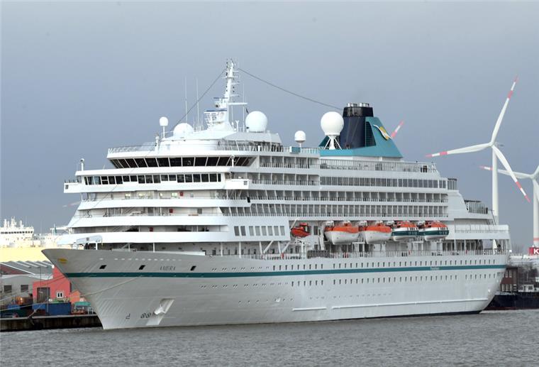 Die „Amera“ kommt von Helgoland Kreuzfahrtschiff "Amera"