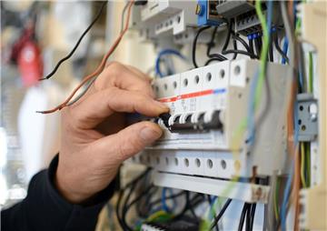 Die Anforderungen an einen Elektroinstallateur steigen stetig – und doch hat der Beruf wie die gesamte Handwerksbranche ein Imageproblem. Das sagt Obermeister Uwe Klein. Er versucht, über Lehrer und Eltern ein realistisches Bild zu vermitteln.