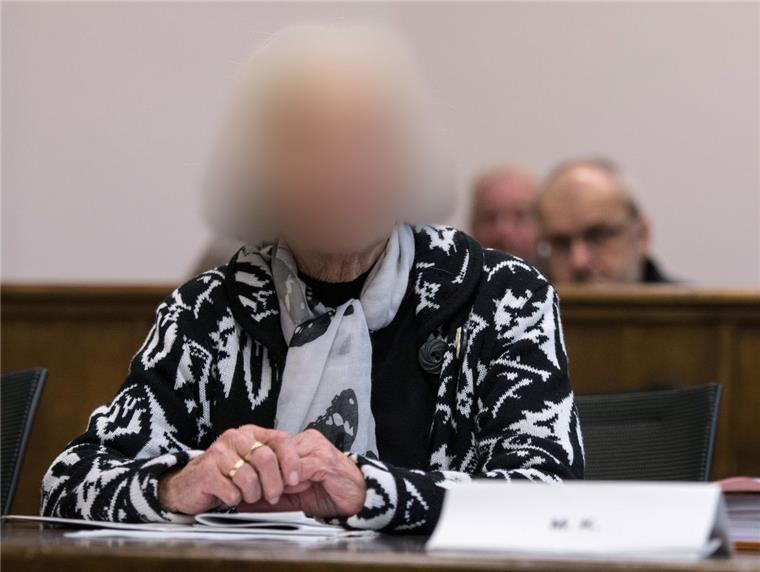 91-Jährige in den Knast? Staatsanwalt fordert drei Jahre Haft nach Entführung Die angeklagte 91-Jährige wandert für drei Jahre ins Gefängnis, wenn es nach dem Staatsanwalt geht.