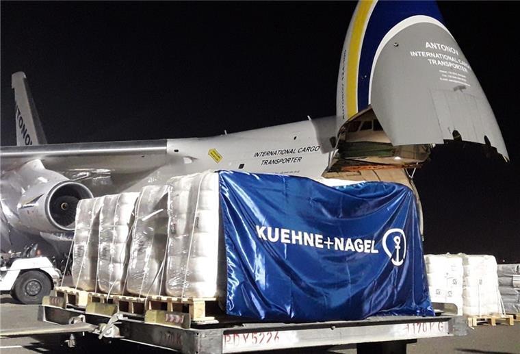 Die Antonow An-124 wird in Schardscha (Vereinigte Arabische Emirate) beladen. 