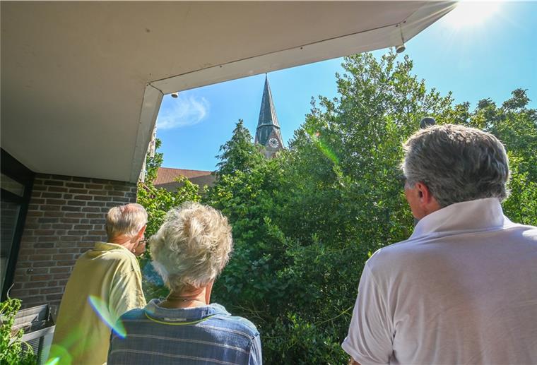 Die Anwohner der Bederkesaer Kirche sind unterschiedlicher Meinung zum Klang des Glockenturmes. Diese finden ihn nicht so toll.