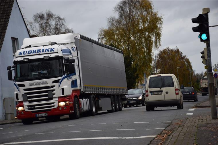 Lasterverbot kommt in der Nordenhamer Innenstadt erst Ende Oktober Die Anwohner warten auf das Lasterverbot auf der Walther-Rathenau-Straße in Nordenham
