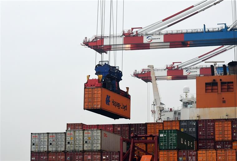 Beschleunigter Schichtstart bei Eurogate in Bremerhaven Die Anzahl der Containerbewegungen pro Stunde soll auf dem Eurogate-Terminal erhöht werden. Das ist nur einer der Vorschläge für mehr Produktivität. Foto: Scheer