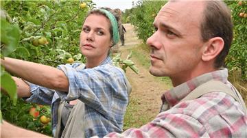 Felicitas Woll in einer Szene der Filmreihe "Neuer Wind im Alten Land"