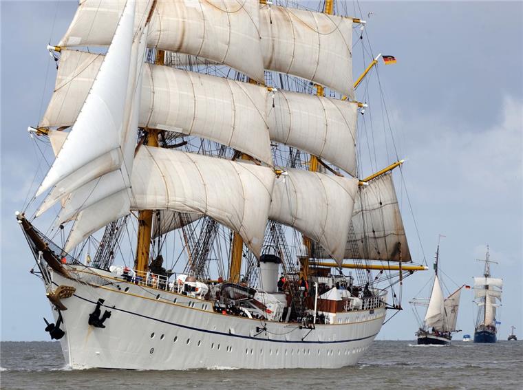 Arbeiten an der "Gorch Fock" werden fortgesetzt Die Arbeiten an der "Gorch Fock" werden fortgesetzt.