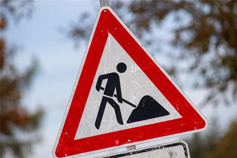 Baustelle ab Montag: Hier müssen Autofahrer im Cuxland mit Sperrungen rechnen Ein Baustellenschild. Die Arbeiten auf der L143 in Bexhövede starten am Montag, 24. März. Eine halbseitige Sperrung sorgt für Verkehrsbehinderungen. An dem Tag gibt es auch in Loxstedt eine Sperrnug.
