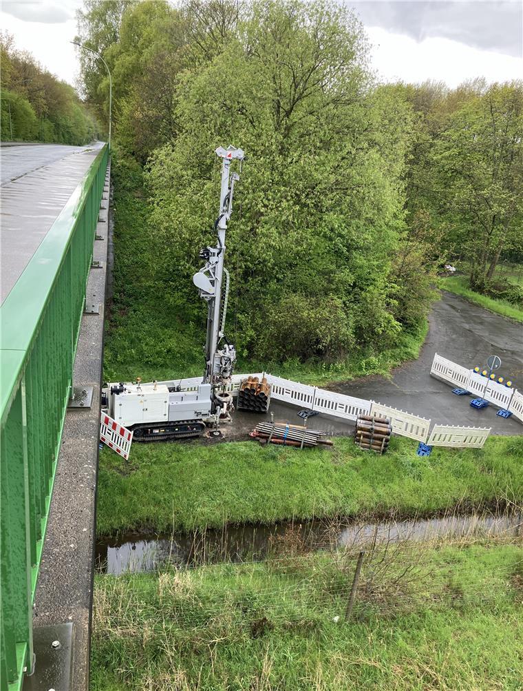 Hin und her bei neuer A27-Baustelle: Worauf sich Autofahrer einstellen müssen Die Arbeiten finden zunächst neben der Autobahn statt.