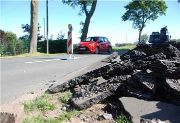 Die Arbeiten für den neuen Radweg an der L 118 laufen. Montag wird die Fahrbahn zwischen Debstedt und Neuenwalde erneuert. Dann ist Vollsperrung.